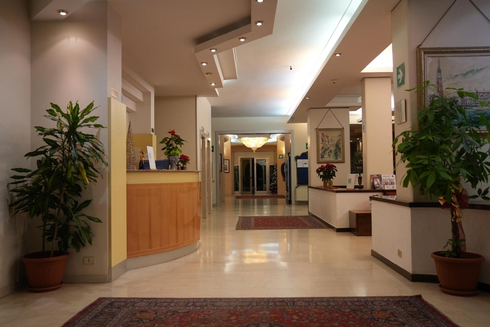 Hotel Albatros Mestre Luaran gambar