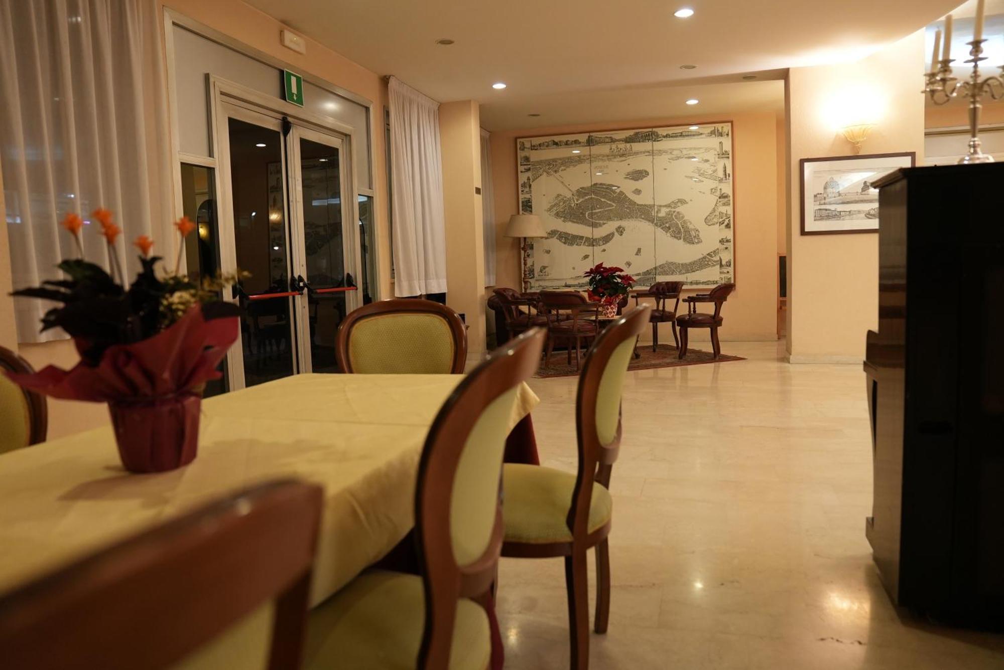 Hotel Albatros Mestre Luaran gambar