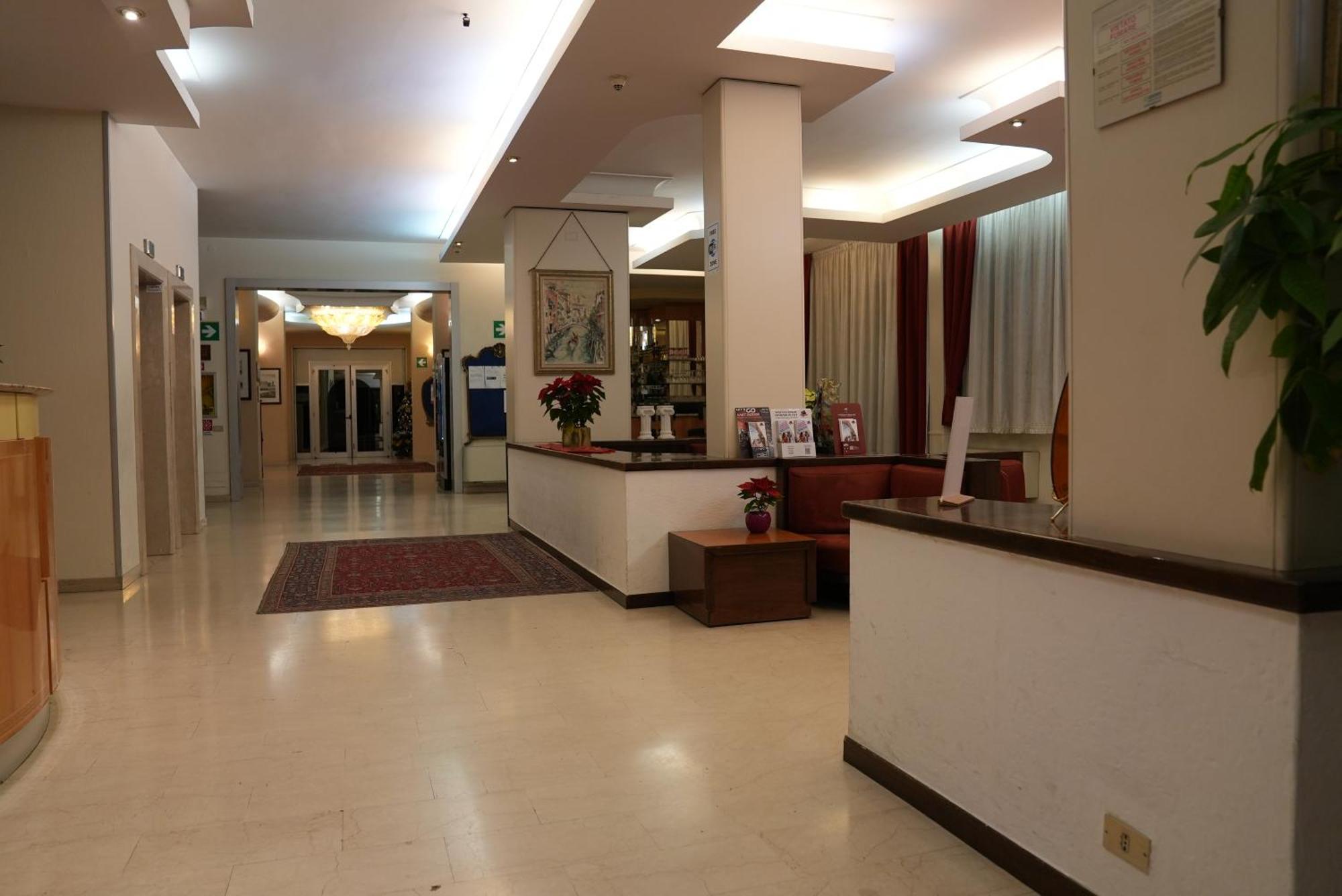 Hotel Albatros Mestre Luaran gambar