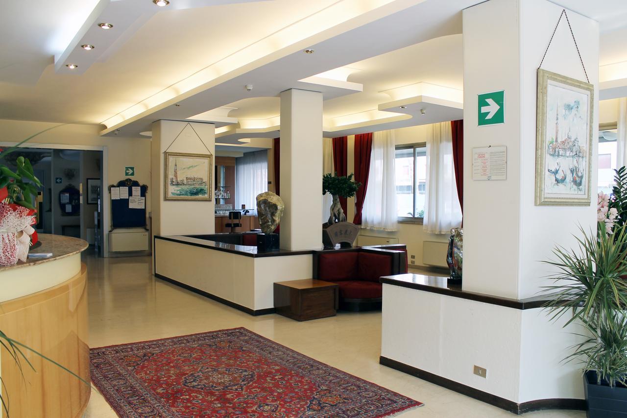 Hotel Albatros Mestre Luaran gambar